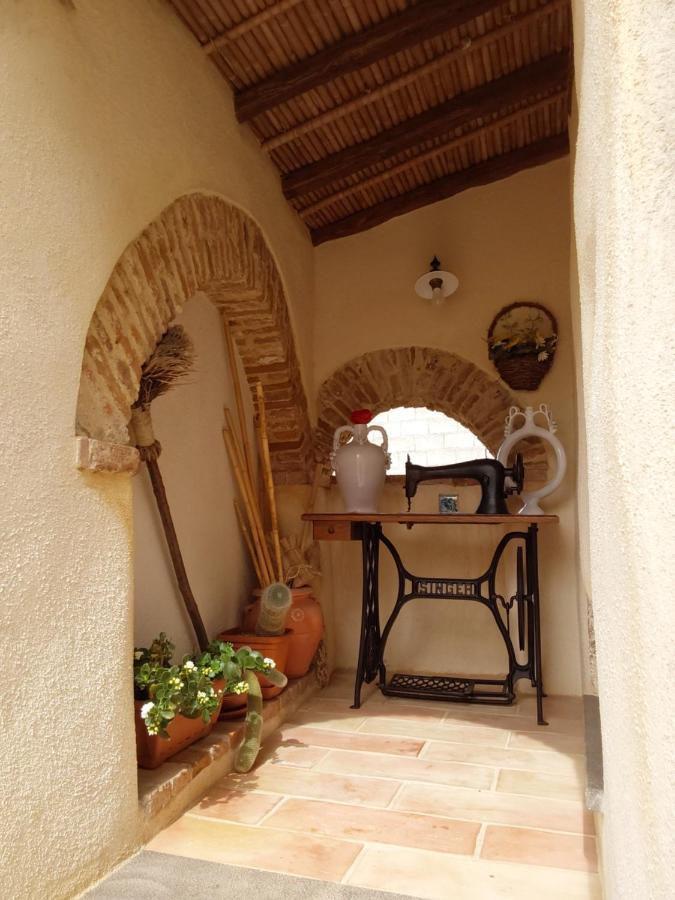 B&B Sa Prama กัลเตลลิ ภายนอก รูปภาพ